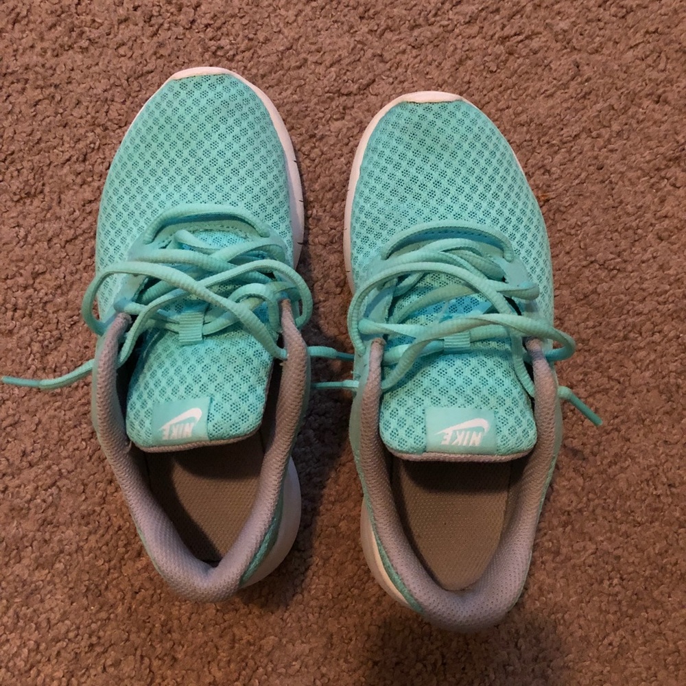 Kids youth Nike roshe sneakers used